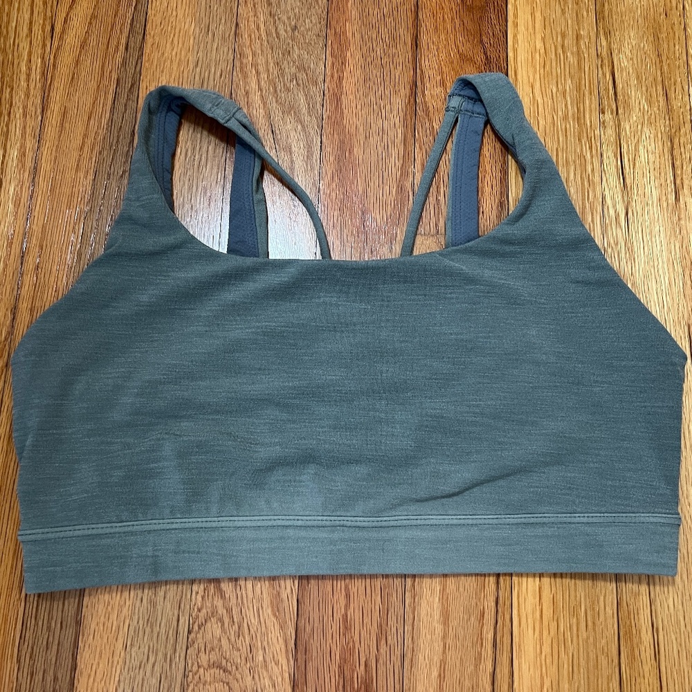 Athleta Exhale sports Bra D-DD+ size M in Heathered Gray